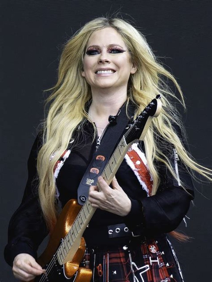 Avril Lavigne's Wedding Dress The Bride Wore BLACK When She Married