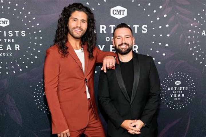 Dan + Shay's Shay Mooney Shares Motivation for His 50Lb. Weight Loss
