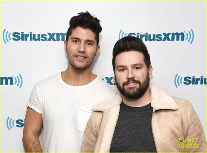 Dan + Shay’s Shay Mooney Explains 50 Lb Weight Loss In 5 Months Ahead