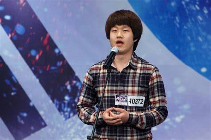 Singer Choi Sung Bong who is battling cancer reassures his fans after