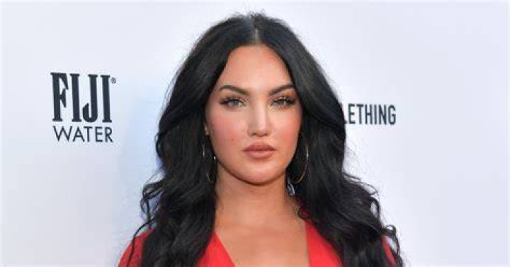 Who Is Natalie Halcro's Baby Daddy? The Model's Love Interest OtakuKart